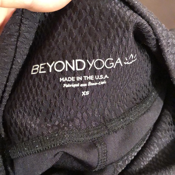 Beyond Yoga Snake Jacquard Textured Midi Leggings in Black, size XS - Picture 7 of 13